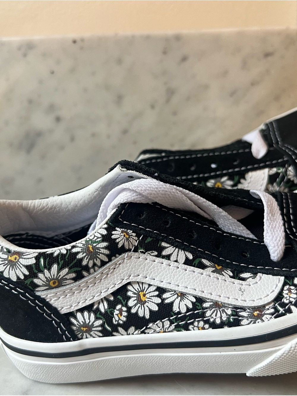 Vans Toddler Size 10.5 BlackDaisy Skate Sneakers NEW never worn!